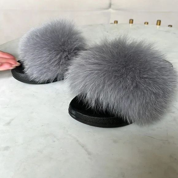 Fur flip-flops 💜. Size 6 - Picture 3 of 8